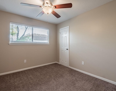 1007 Cascade Creek Drive - Photo Thumbnail 7