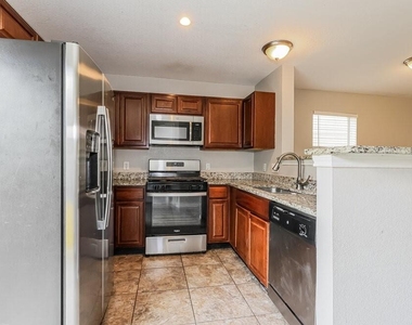 2130 Whittier Drive - Photo Thumbnail 5