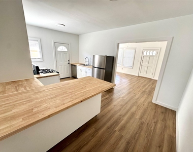 7 Hunt Street - Photo Thumbnail 3