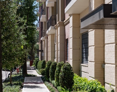 160 Birdsall Street - Photo Thumbnail 6
