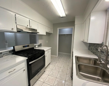 12730 Labelle Lane - Photo Thumbnail 4