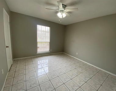 12730 Labelle Lane - Photo Thumbnail 9