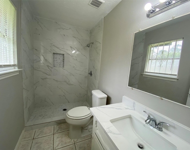 12730 Labelle Lane - Photo Thumbnail 8