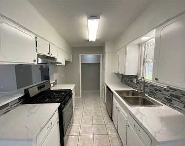 12730 Labelle Lane - Photo Thumbnail 3