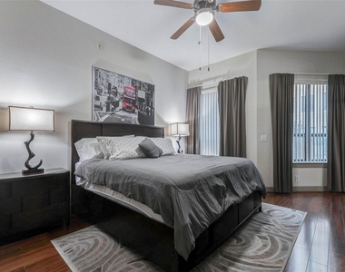 1901 Post Oak Boulevard - Photo Thumbnail 3