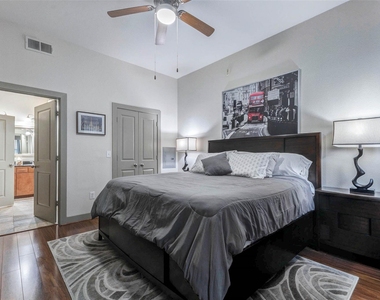 1901 Post Oak Boulevard - Photo Thumbnail 2