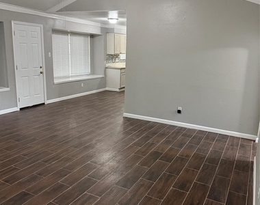 4711 Beechaven Street - Photo Thumbnail 9