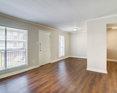 2825 Bellefontaine Street - Photo Thumbnail 2