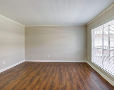 2825 Bellefontaine Street - Photo Thumbnail 4