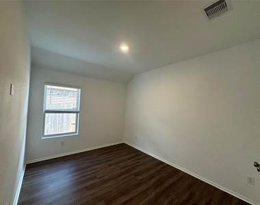 5111 Winslow Grove Drive - Photo Thumbnail 5