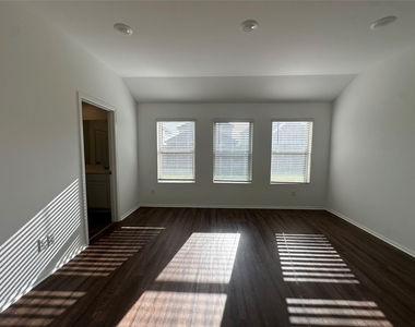 5111 Winslow Grove Drive - Photo Thumbnail 4