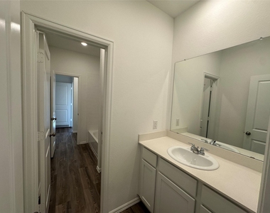 5111 Winslow Grove Drive - Photo Thumbnail 6