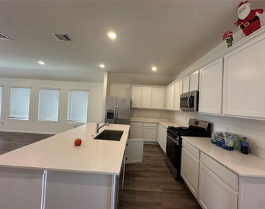 5111 Winslow Grove Drive - Photo Thumbnail 12