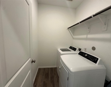 5111 Winslow Grove Drive - Photo Thumbnail 3