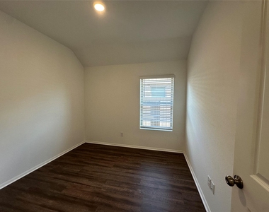 5111 Winslow Grove Drive - Photo Thumbnail 11