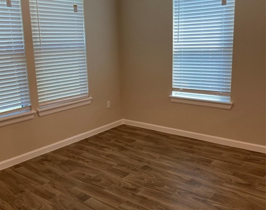 1018 Homer Street - Photo Thumbnail 4