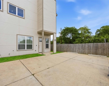 9320 Coffee Street - Photo Thumbnail 3