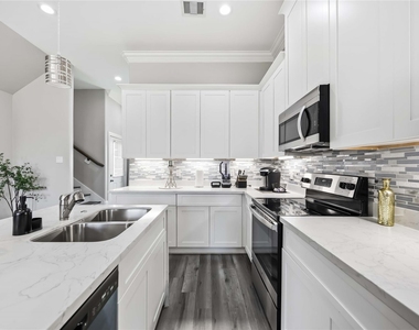 9320 Coffee Street - Photo Thumbnail 9