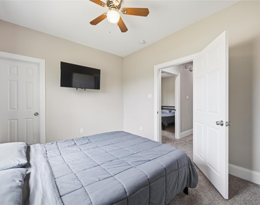 9320 Coffee Street - Photo Thumbnail 15