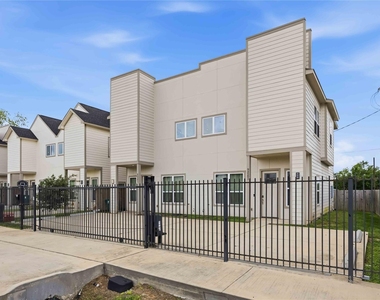 9320 Coffee Street - Photo Thumbnail 1