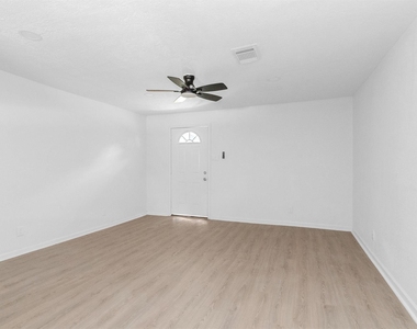 16016 Green Manor Drive - Photo Thumbnail 6