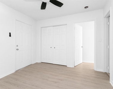 16016 Green Manor Drive - Photo Thumbnail 4