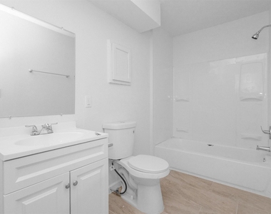 16016 Green Manor Drive - Photo Thumbnail 5