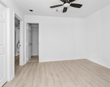 16016 Green Manor Drive - Photo Thumbnail 2