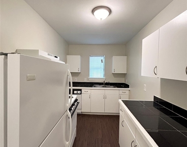 3629 N Macgregor Way - Photo Thumbnail 6