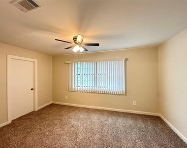 3629 N Macgregor Way - Photo Thumbnail 8