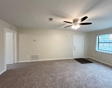 3629 N Macgregor Way - Photo Thumbnail 2