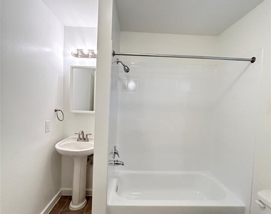 3629 N Macgregor Way - Photo Thumbnail 11