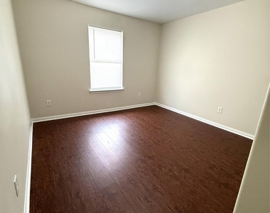 6023 Barany Court - Photo Thumbnail 11
