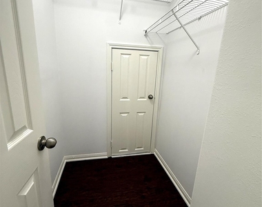 6023 Barany Court - Photo Thumbnail 8