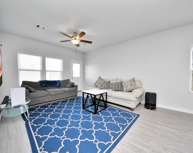 5806 Quest Valley Drive - Photo Thumbnail 15
