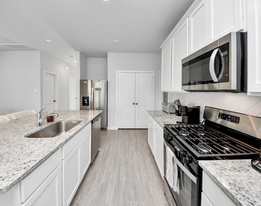 5806 Quest Valley Drive - Photo Thumbnail 13