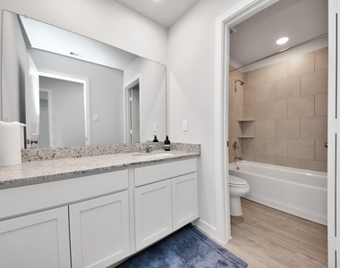 5806 Quest Valley Drive - Photo Thumbnail 4