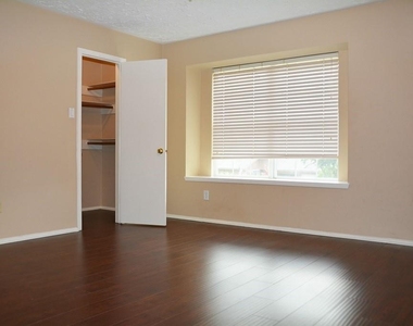 3703 Embarcadero Drive - Photo Thumbnail 17