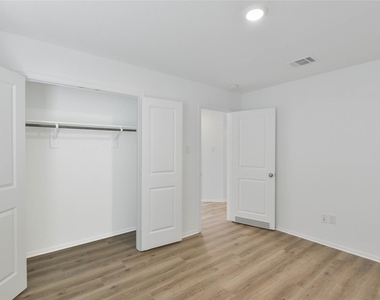 3015 Wedgewood Cove Way - Photo Thumbnail 22