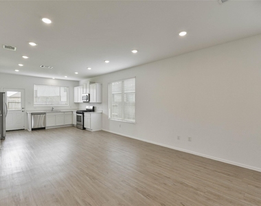 3015 Wedgewood Cove Way - Photo Thumbnail 2