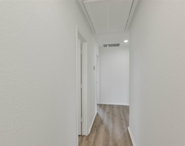 3015 Wedgewood Cove Way - Photo Thumbnail 17