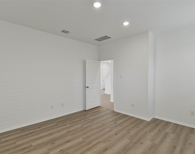 3015 Wedgewood Cove Way - Photo Thumbnail 10