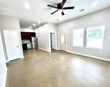 9508 Quaker Court - Photo Thumbnail 5