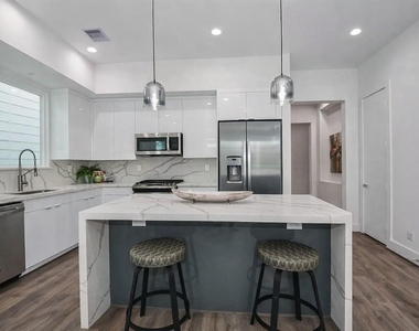 3609 Dennis Street - Photo Thumbnail 6