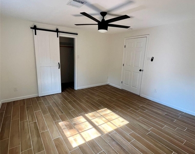 302 Moody Street - Photo Thumbnail 7
