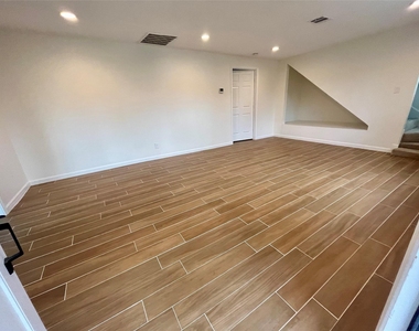 302 Moody Street - Photo Thumbnail 3