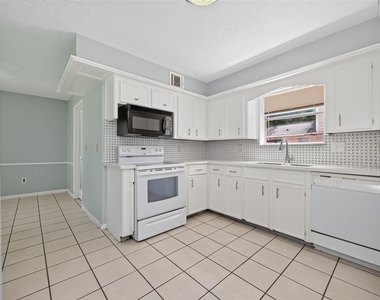 5703 Green Timbers Drive - Photo Thumbnail 10