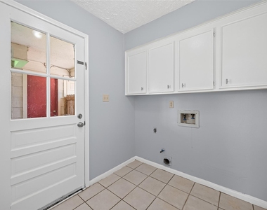 5703 Green Timbers Drive - Photo Thumbnail 17