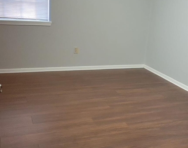 5703 Green Timbers Drive - Photo Thumbnail 3