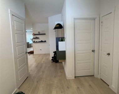 7834 Calabria Drive - Photo Thumbnail 5